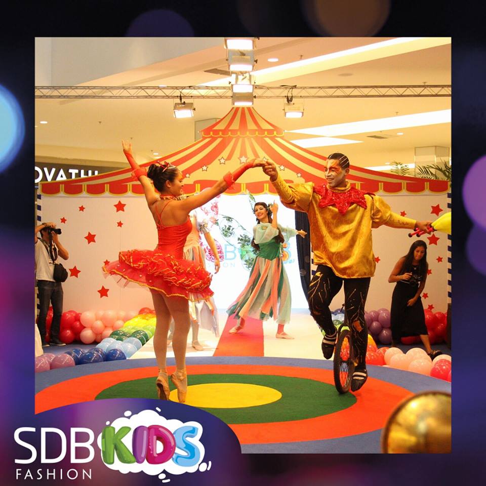 malabares  e bailarina.jpg